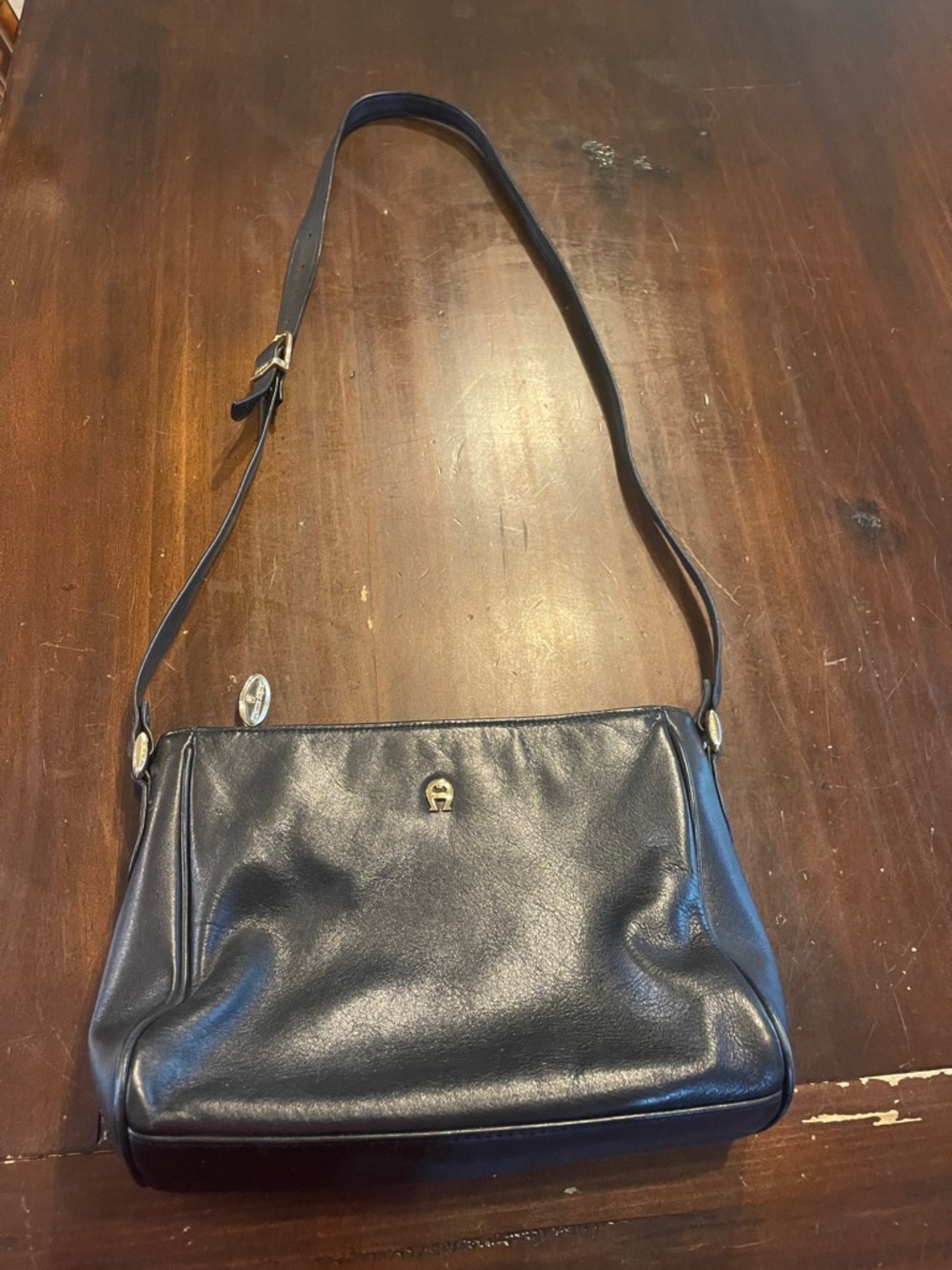 Classic Black Leather Crossbody Bag - Timeless Everyday Style